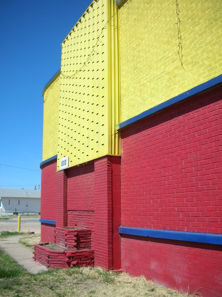 Red & Yellow & Blue, Додж-Сити