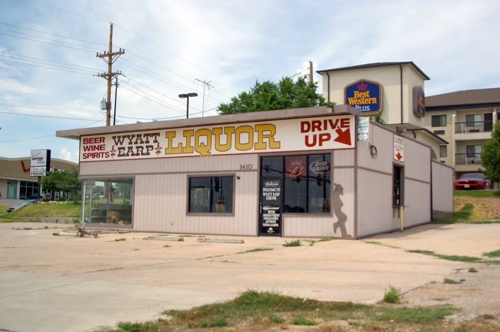 2011, Dodge City, KS, USA - Wyatt Earp Liquor, Додж-Сити