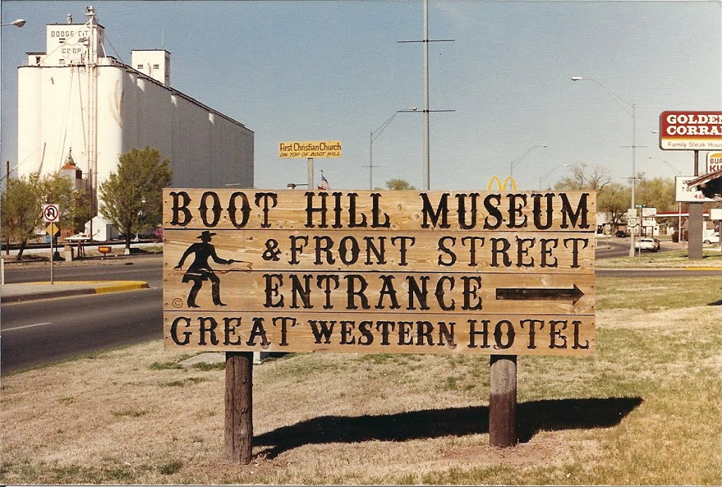 Boot Hill Sign In Dodge City, Додж-Сити