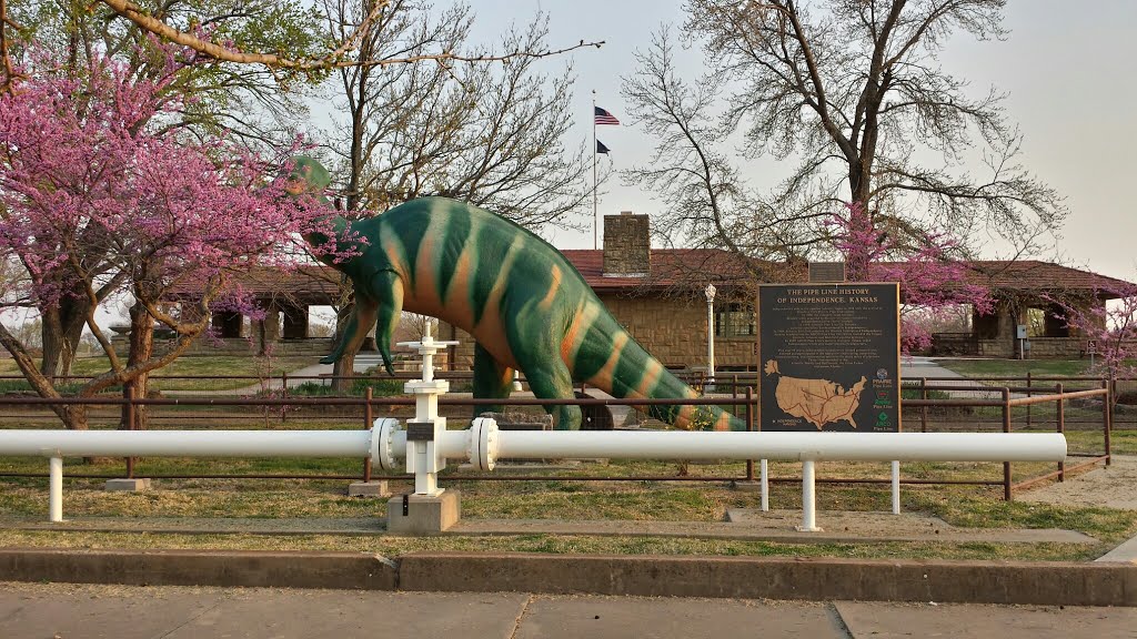 Sinclair-Arco Pipeline Memorial with Dinosaur from the New York Worlds Fair, Индепенденс