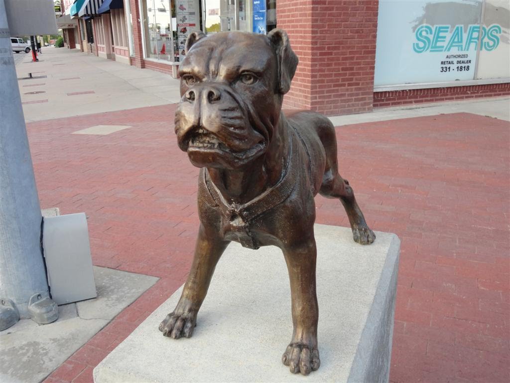 bronze bulldog,  Independence, KS, Индепенденс