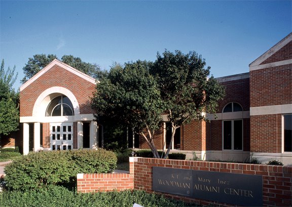 Wichita State U. -- Woodman Alumni Center, Кечи