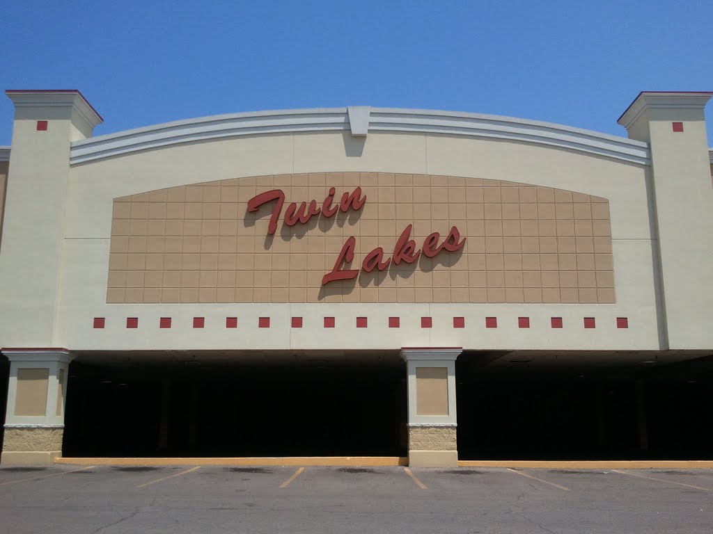 Twin Lakes Mall, Кечи