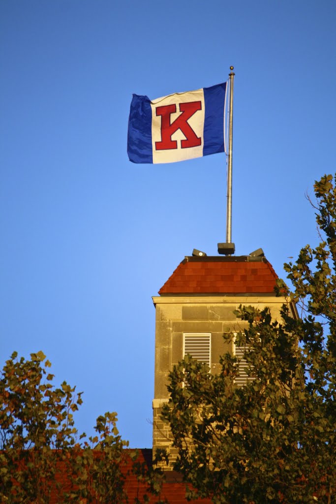 University of Kansas Flag atop Fraser Hall, Лоуренс