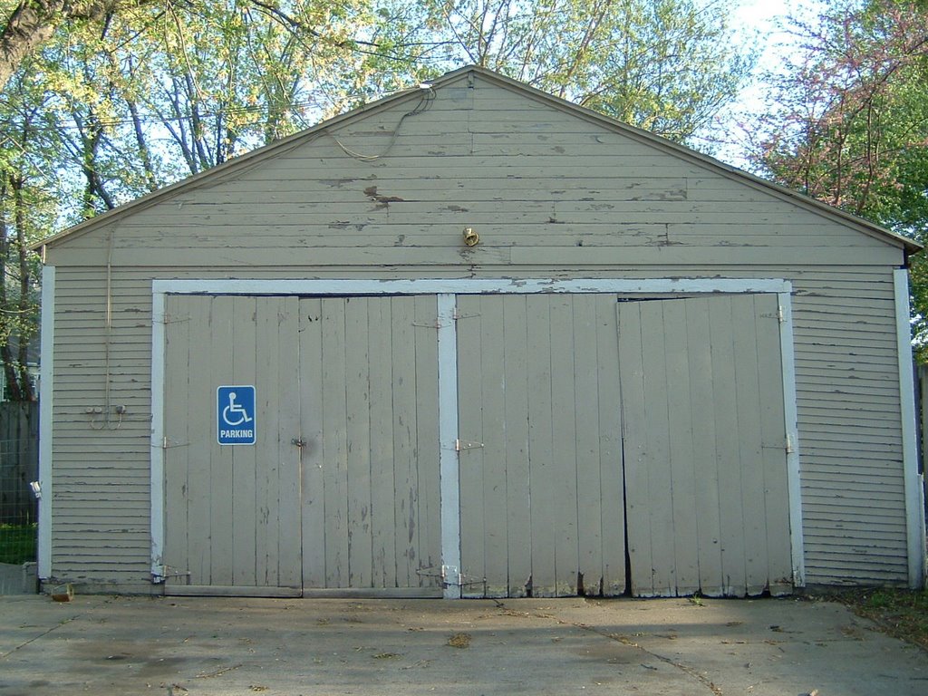407 Maine st. garage, Лоуренс