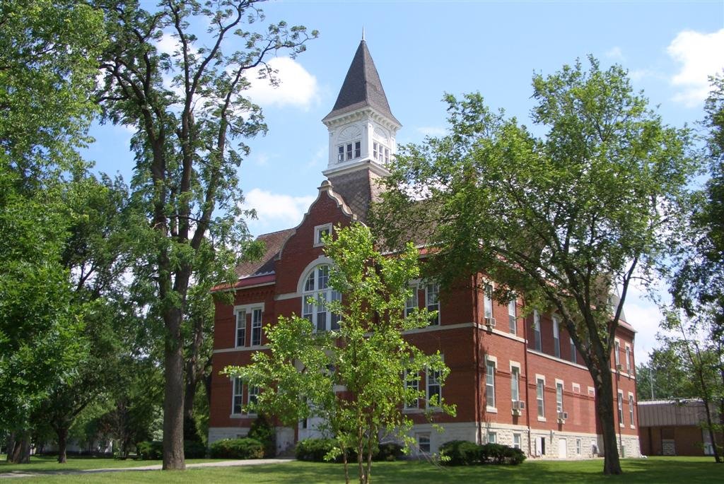 Linn County courthouse, second oldest courthouse in the state, Mound City, KS, Овербрук