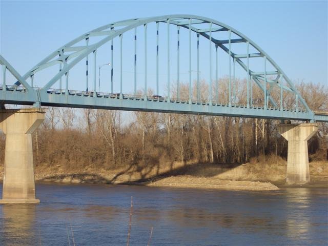 Bridge over Missouri River, looking NE from river front park, Leavenworth,KS, Овербрук