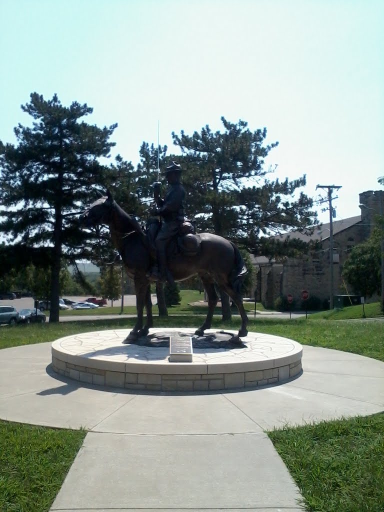 Statue at Fort Riley, Огден