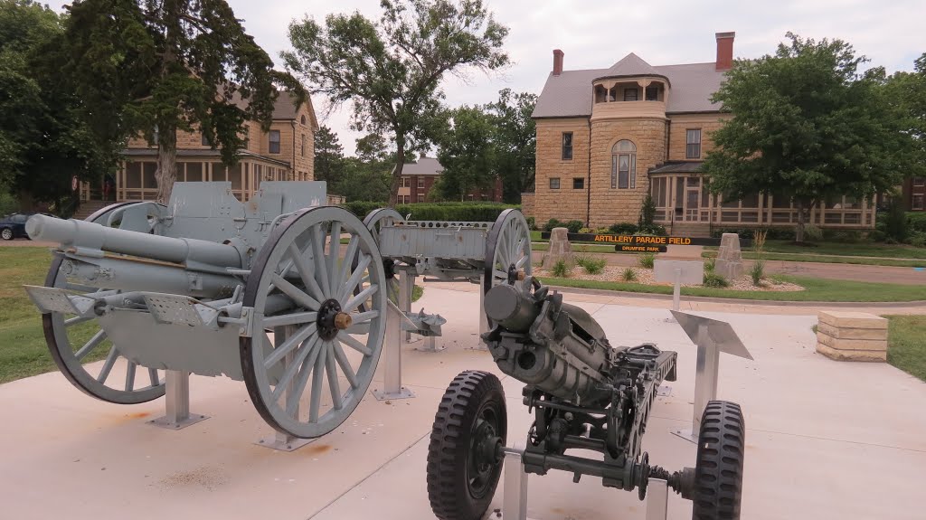 Horse-drawn guns on 1890 parade ground addition to Fort Riley, KS, Огден