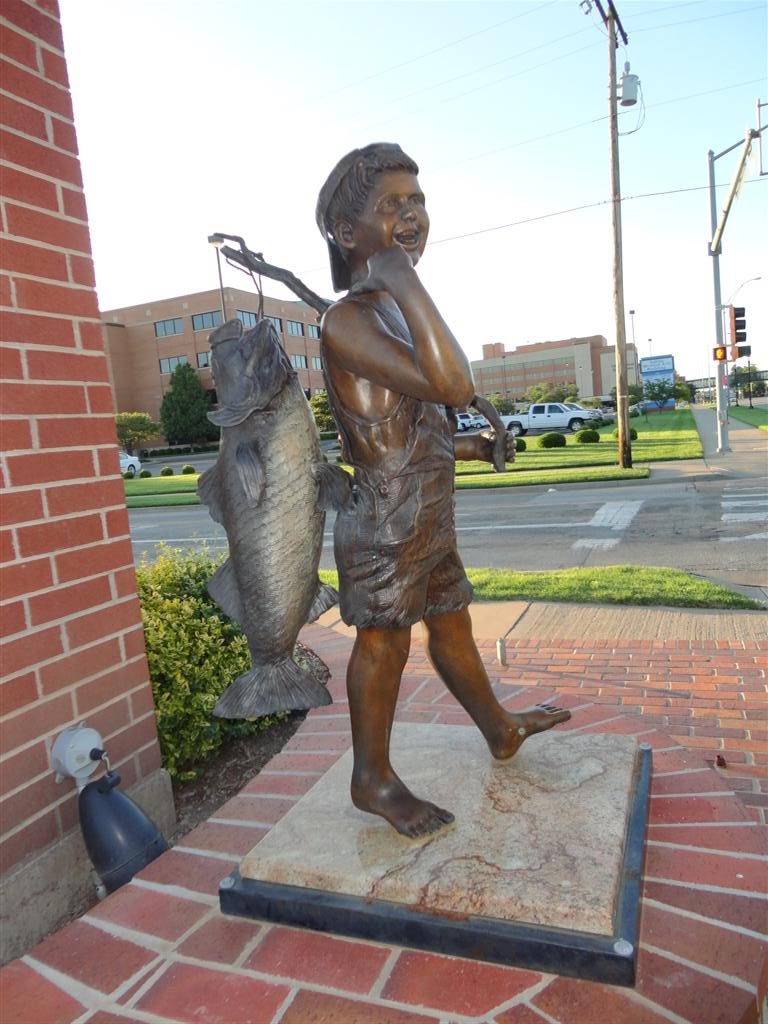 boy with big fish, Bank of Tescott parking lot, Salina, KS, Салина