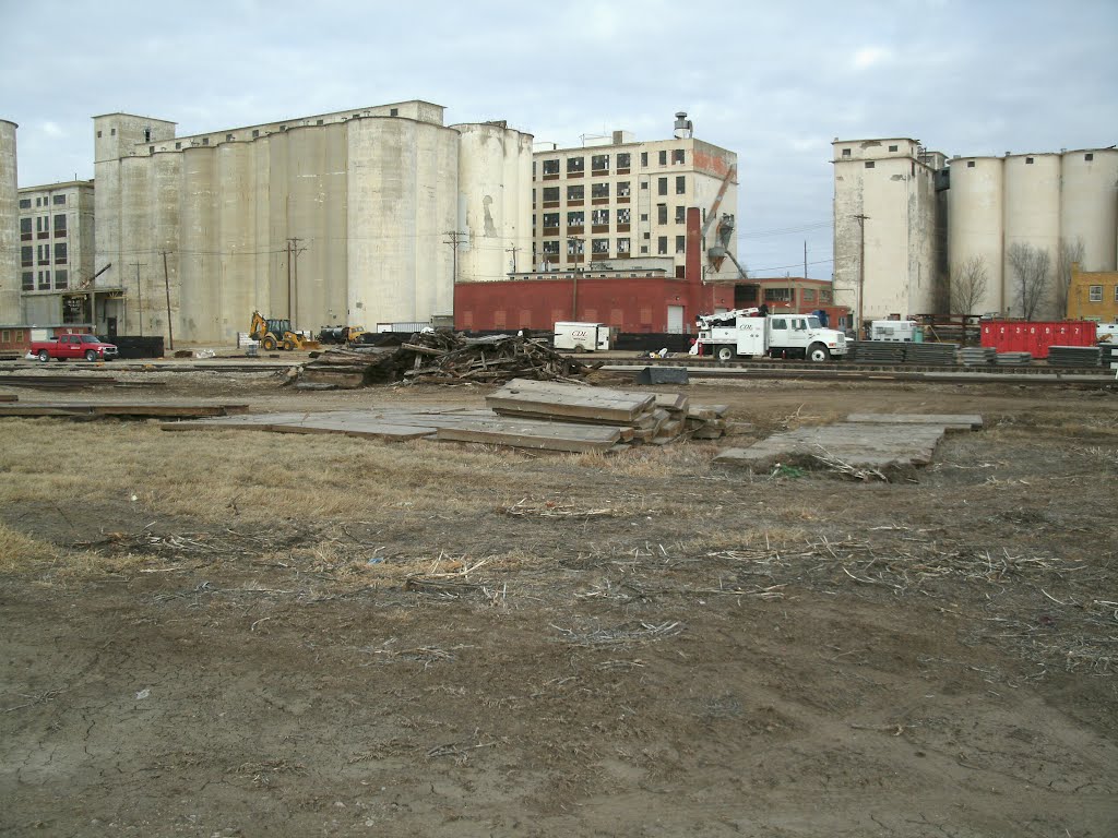 Santa Fe Ave., Railroad repair, and grain elevators. Salina Kansas, January 12, 2012, Салина