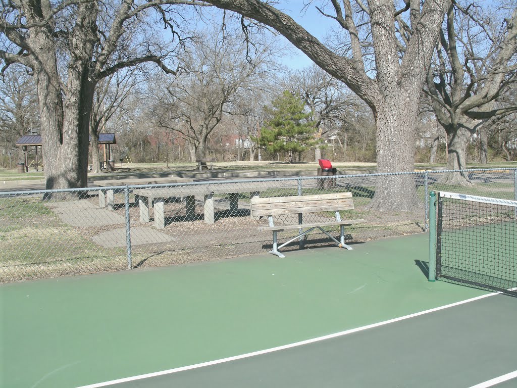 Oakdale Park, Tennis Court, Concrete tables and Shelter 2, Салина