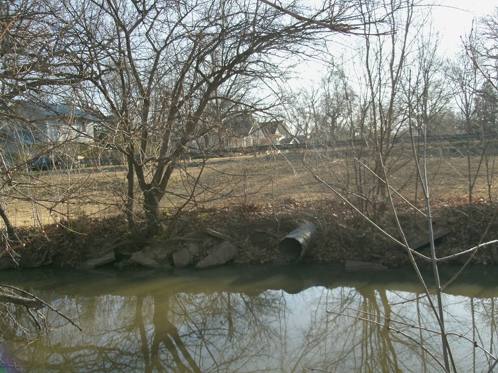 Smoky Hill River culvert, from near South Picnic table, S. Front Street Picnic Grounds, Салина