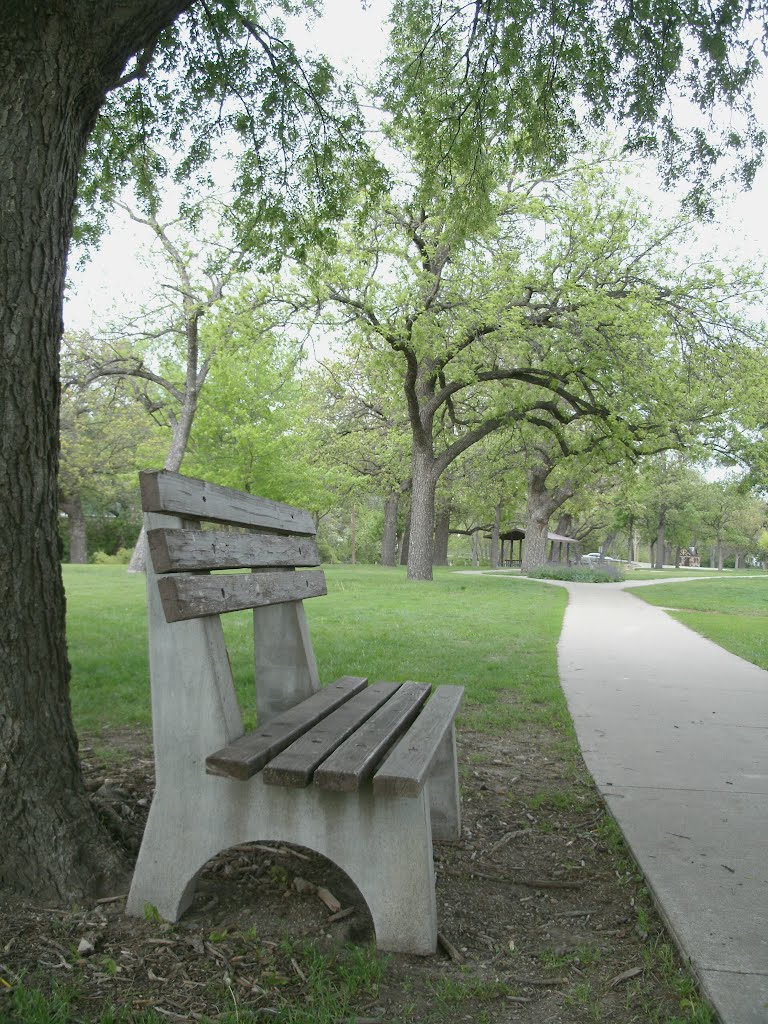 Oakdale Park, Bench looking towards Shelter 3, Салина