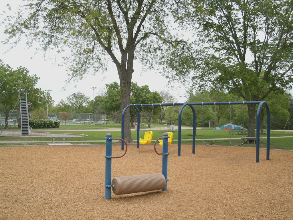 Oakdale Park, Slide, Log Roll, and Swings, Салина