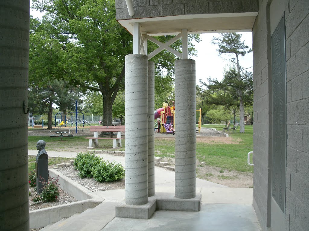 Oakdale Park, Eric Stein Stage, Sculpture bust, and Playground, Салина