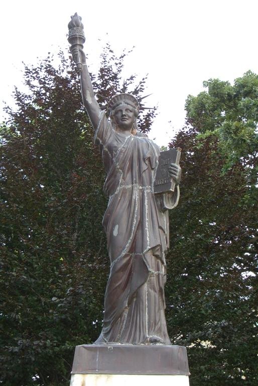 Statue of Liberty replica, capitol grounds, Topeka, KS, Топика
