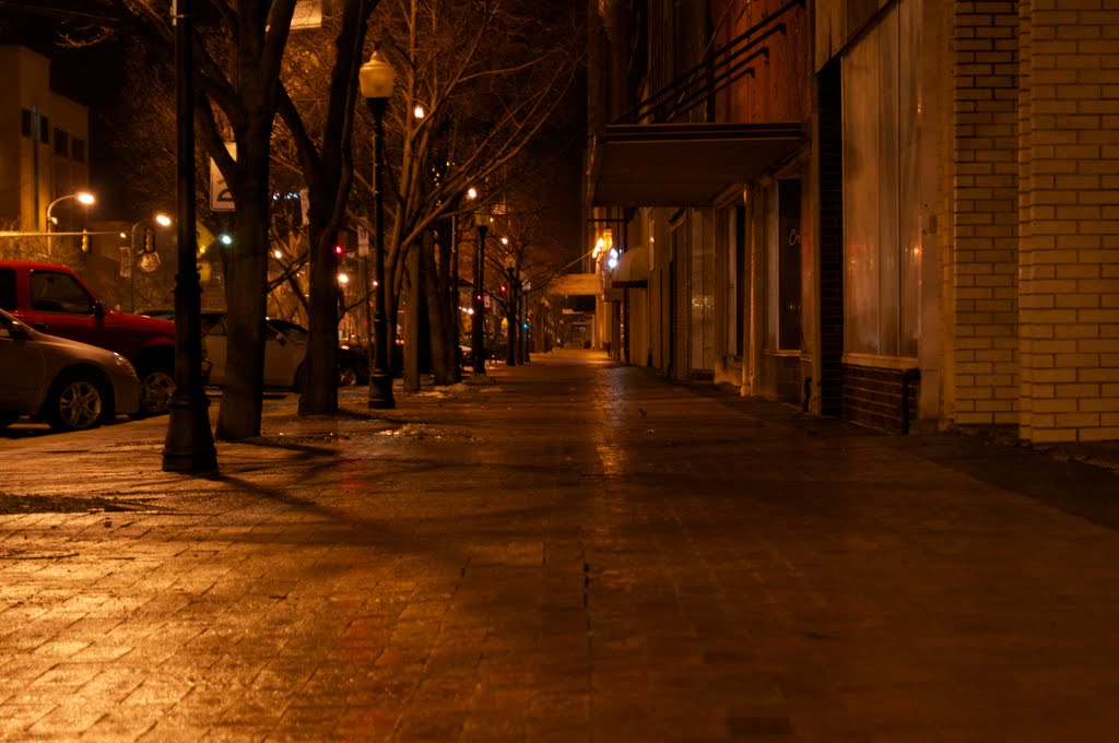 Empty sidewalk? its only 8pm!, Топика