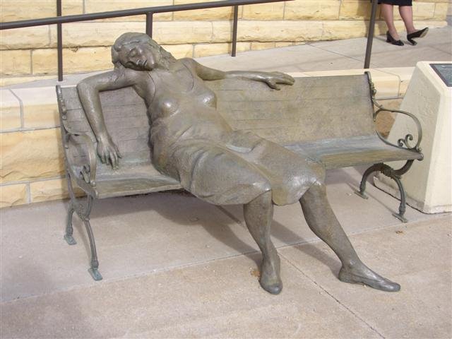 Interlude; life-size bronze sculpture,FHSU,Hays,KS, Хэйс