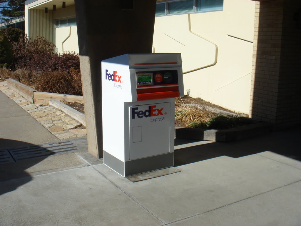 FedEx Drop Box, Хэйс
