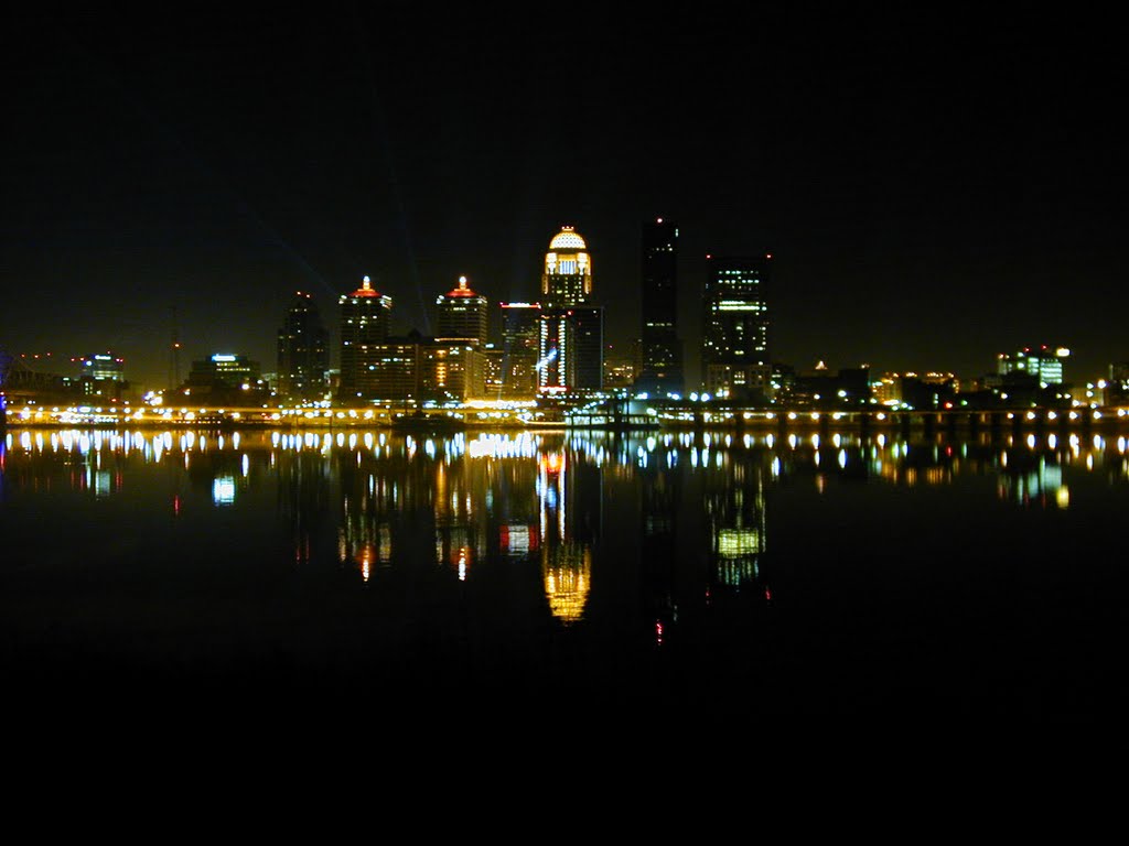 Louisville, KY accross Ohio river at night., Лоуисвилл