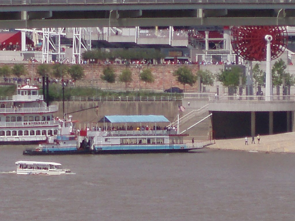 Cincinnati River before a Reds game, Ньюпорт