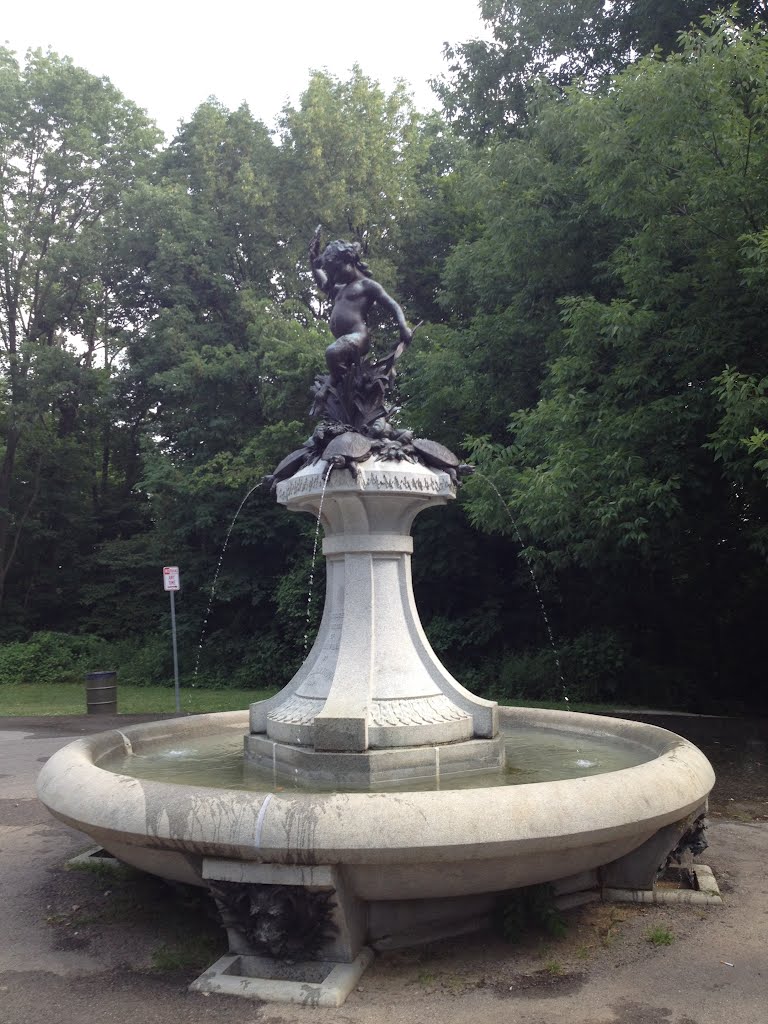 Fountain in Cherokee Park, Сенека-Гарденс