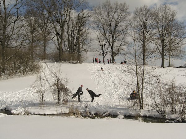 Seneca Golf Course after a snowfall, Стратмур-Гарденс