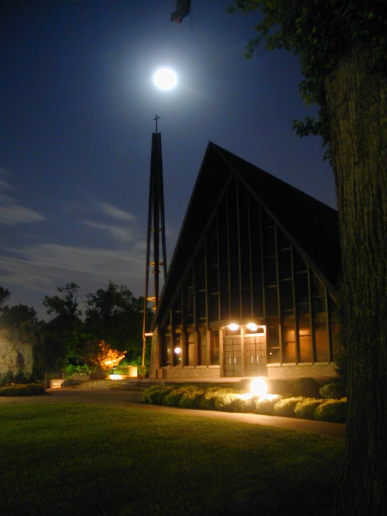The Chapel at night -  Louisville Presbyterian Theological Seminary  Summer 2000, Стратмур-Гарденс
