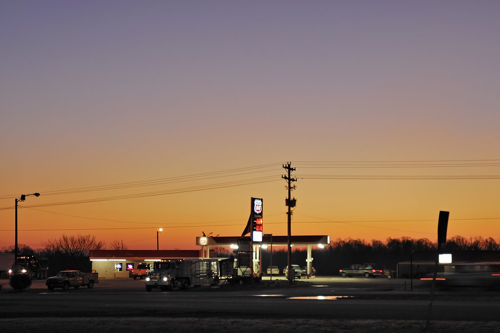 Gas Stration near Oak Grove, Kentucky, Трентон