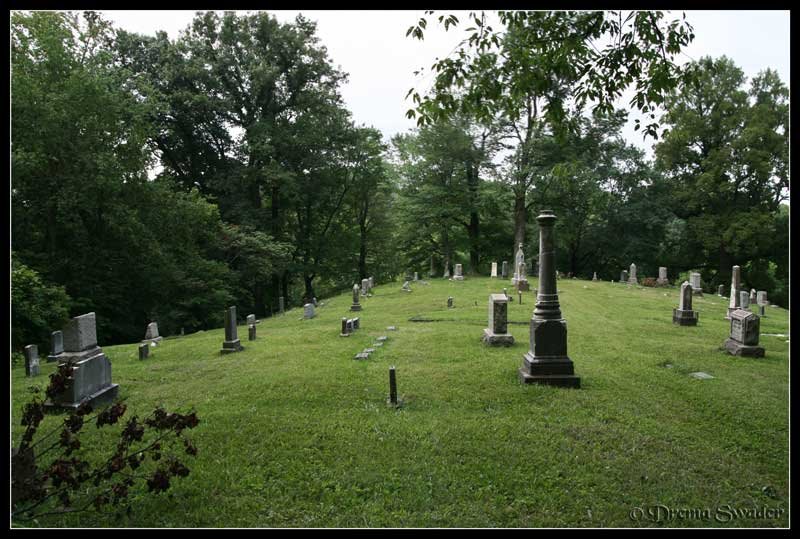 Calvary Catholic Cemetery, Флатвудс