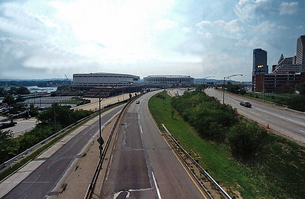 1999 River Front Stadium from Hwy, Форт-Митчелл