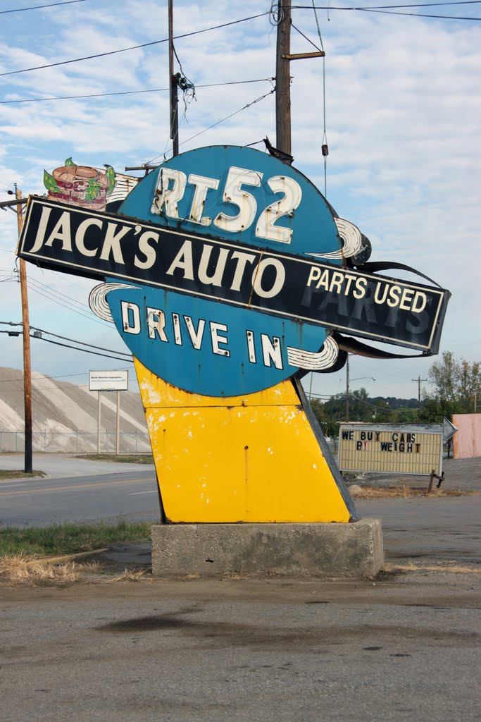 Jacks Used Auto Parts, Форт-Томас