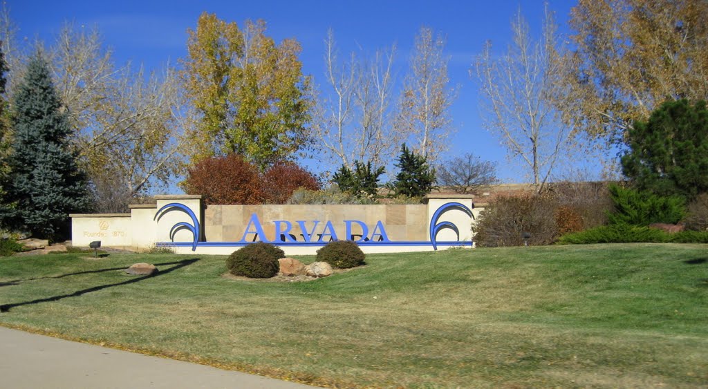 Arvada founded 1870 entry monument & landscape, Арвада