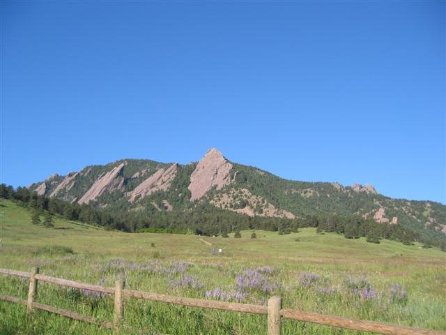 The Flatirons from the edge of Chautauqua Park, Боулдер