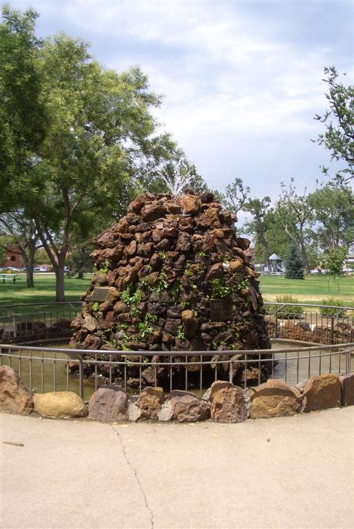 The Pioneer Fountain, Greeley, CO, Грили