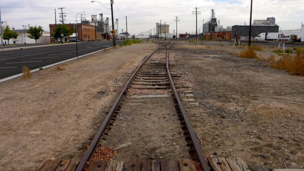 Rail track close to 7th Ave - Greeley CO, Грили