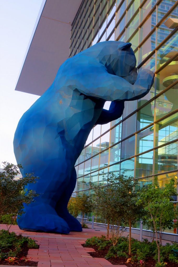 Blue bear at Denver Convention Center., Денвер