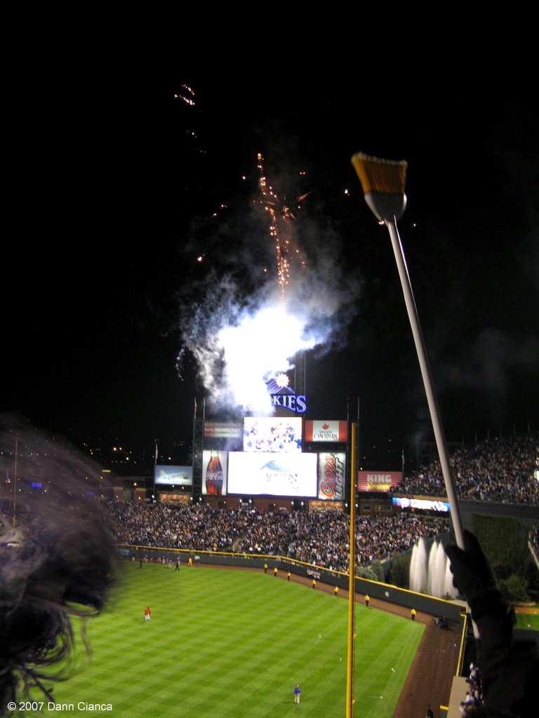 2007 - October 16th - 05:40Z - NLCS Game 4 - Rockies win!  Sweep!!, Денвер