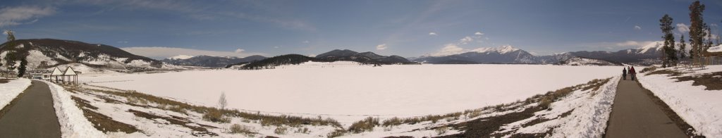 Frozen Dillon Lake, CO. in winter - Photo by T.S.Bilhanan, Диллон