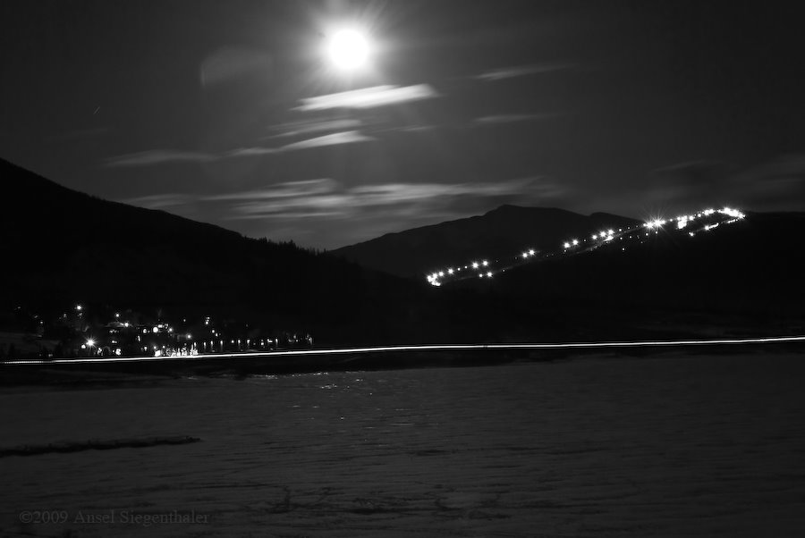 Full Moon Over Frozen Lake Dillon (with Keystone at night), Диллон