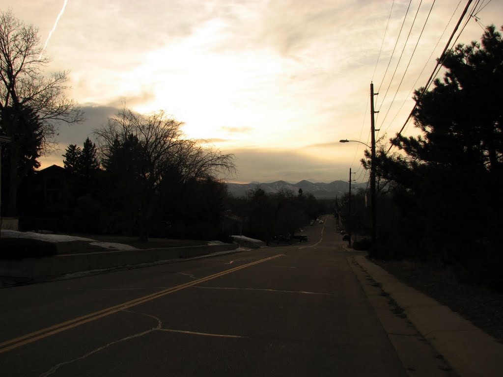 View west, down W. Lake Ave, late afternoon, 03-06-10, Литтлетон