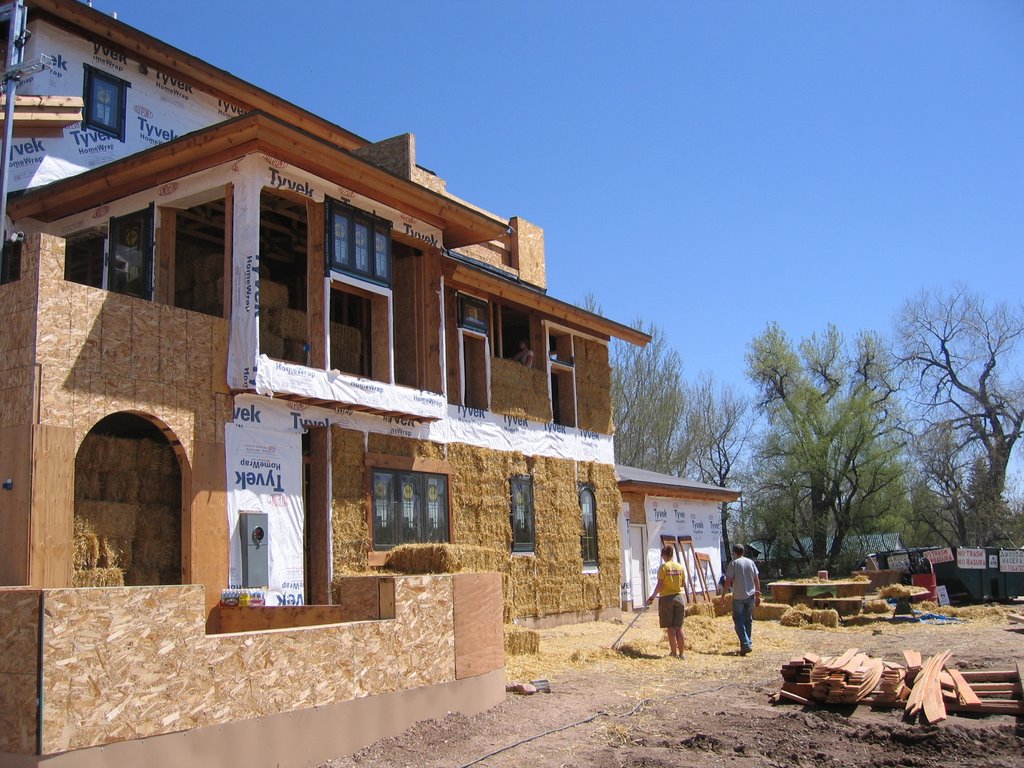 Strawbale house going up in Ft. Collins, Форт-Коллинс