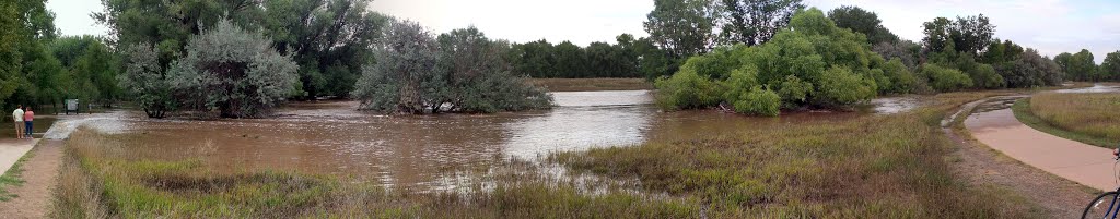 Cache la Poudre river at flood stage, September 13, 2013, Форт-Коллинс
