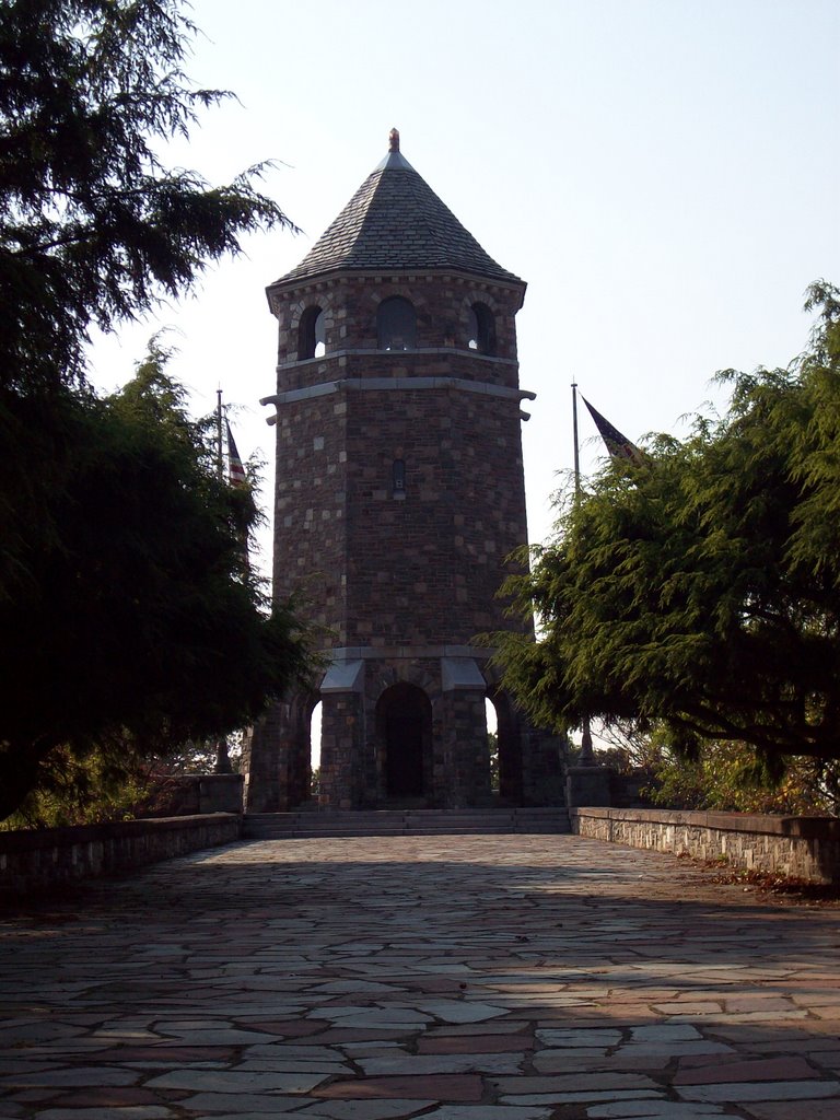 Veterans Memorial Tower on Fox Hill in Henry Park, Вернон