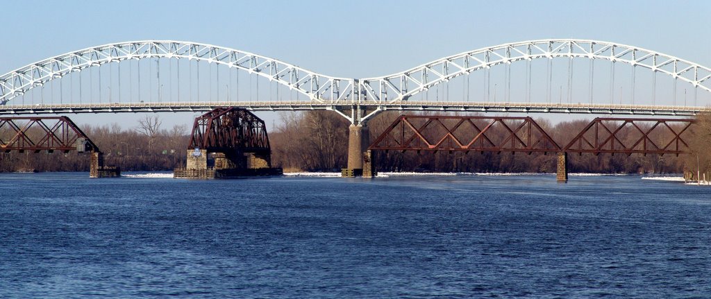 Arrigoni Bridge, a view from Harbor park, Миддлетаун