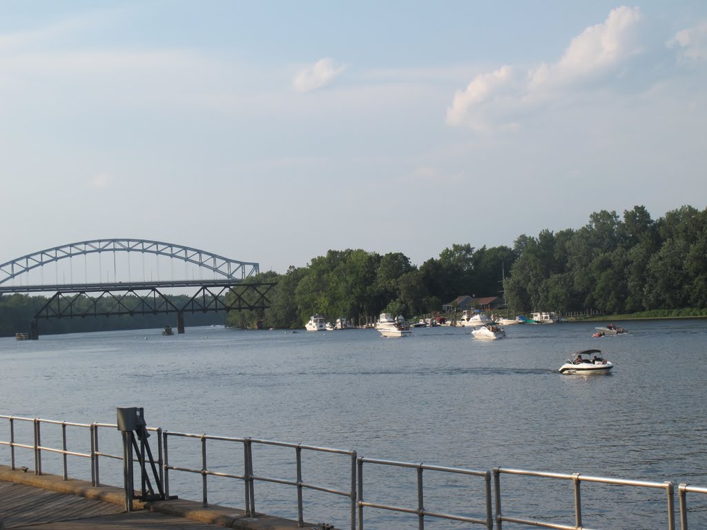 Connecticut River in Middletown, Миддлетаун
