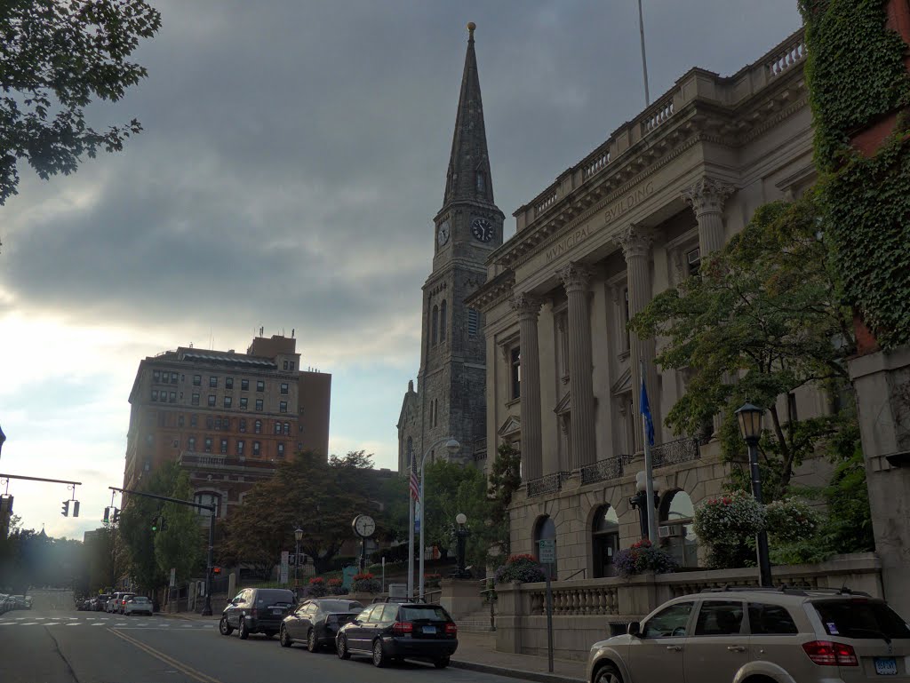City Hall and First Congregational Church in New London, CT, Нью-Лондон