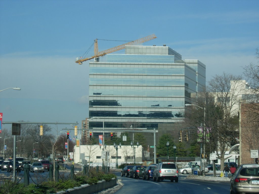 Shiny building with crane, Стамфорд