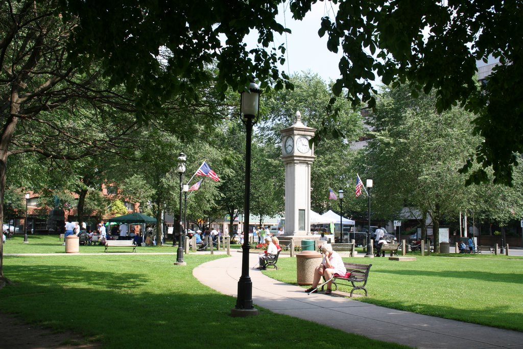 Lux Clock on the Green, Уотербури